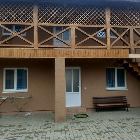 Садиба "У Юлії" Svalyava Exterior photo