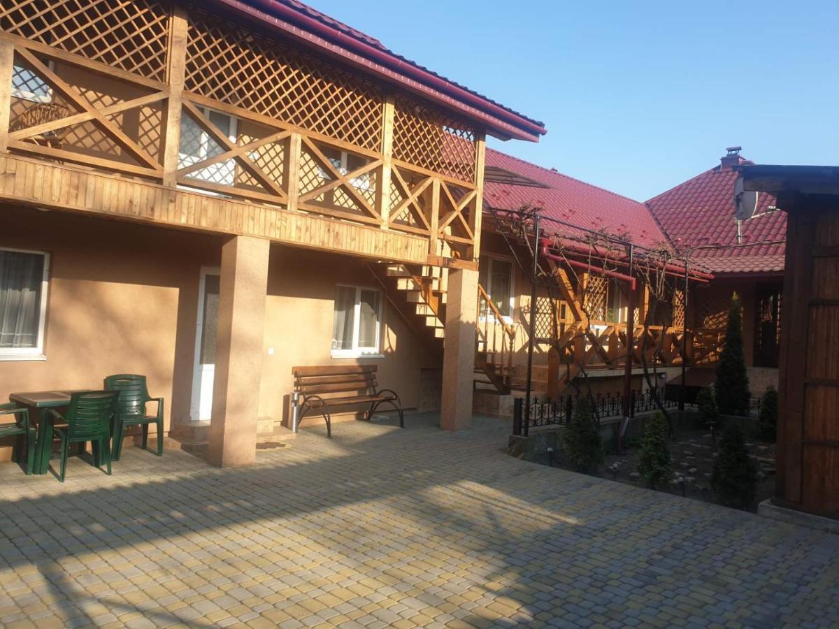 Садиба "У Юлії" Svalyava Exterior photo
